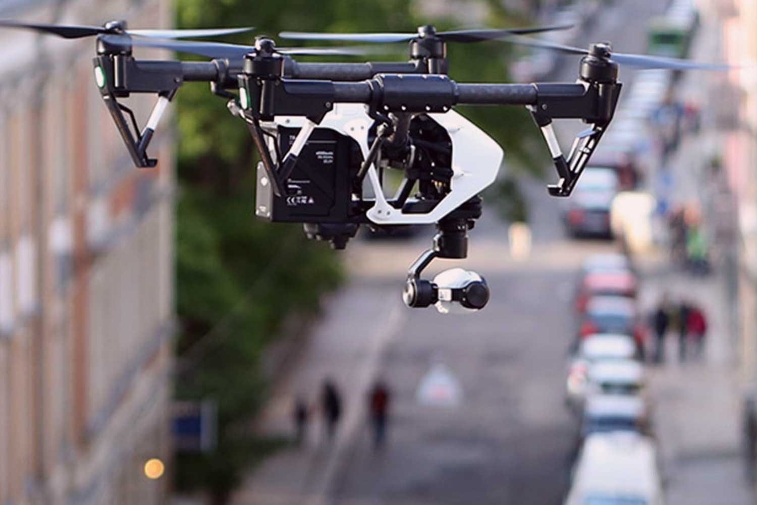 ¿Los drones pueden volar sobre propiedades privadas?