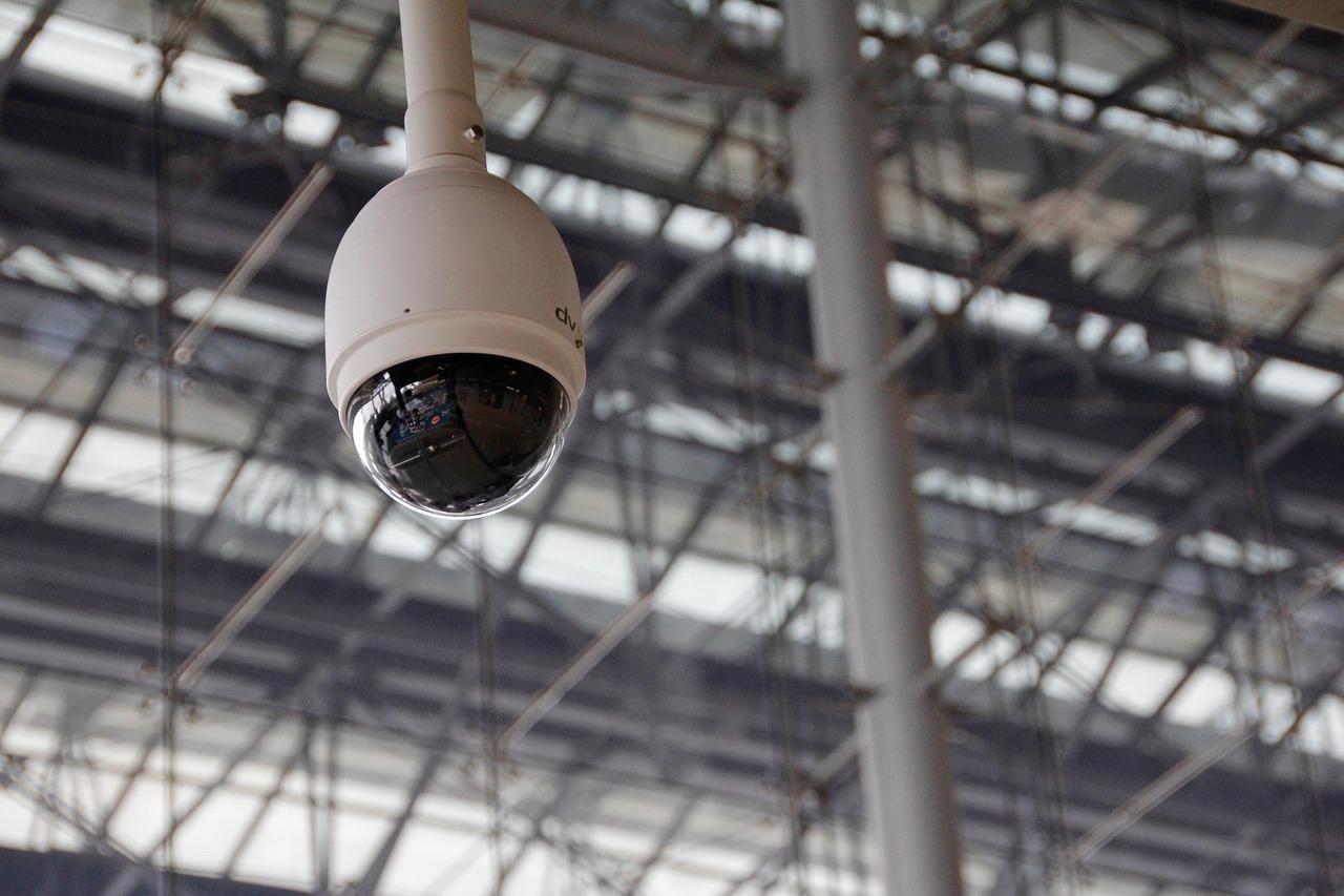¿Es legal poner cámaras de seguridad en una plaza de garaje comunitario?