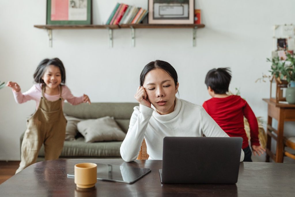 ¿Hasta qué hora puedo hacer ruido en casa?