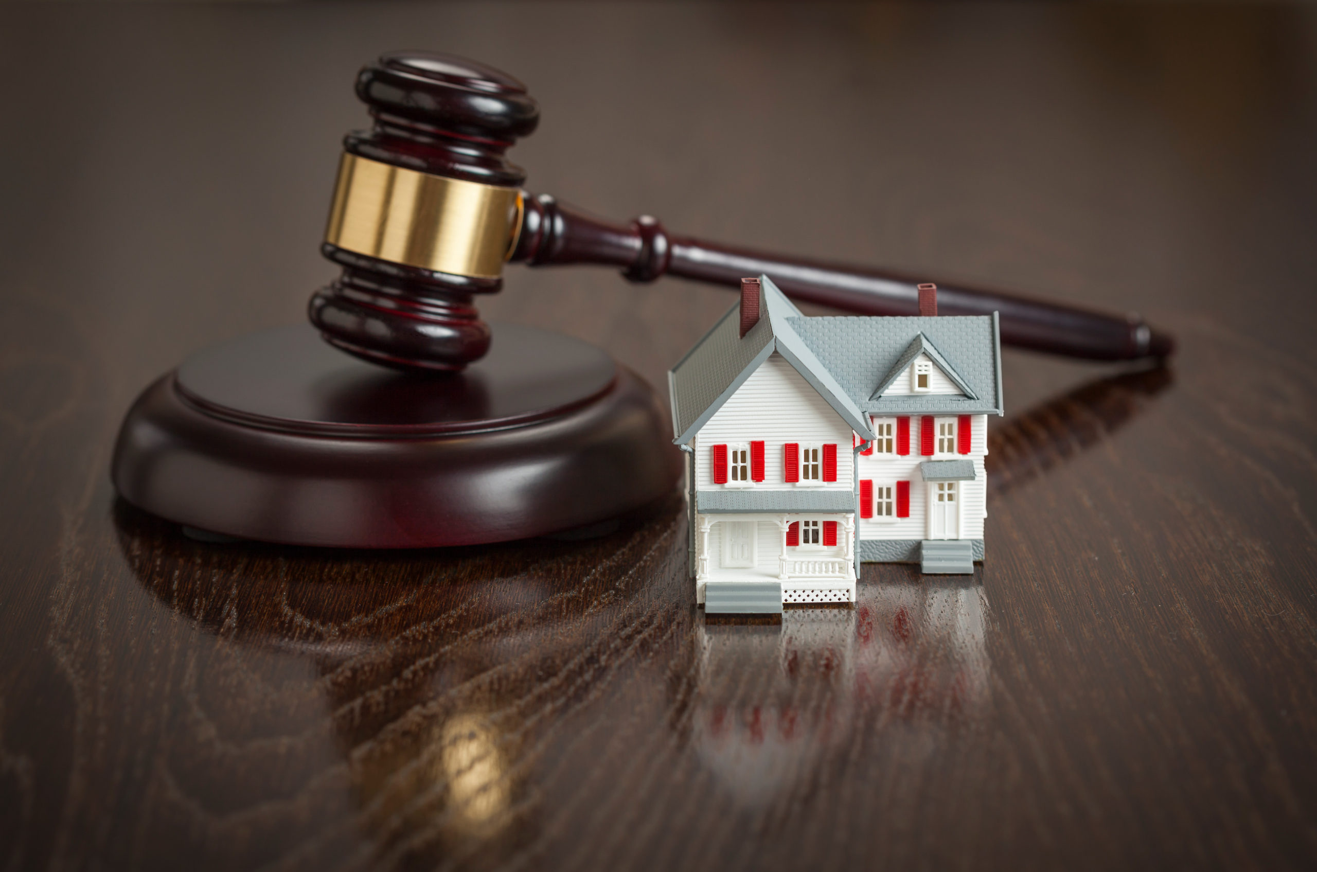 Las ventajas de contar con un abogado especializado en derecho inmobiliario en la comunidad de propietarios